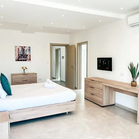 Modern Escape In St Julian W Pool By Arcocollection Vilă